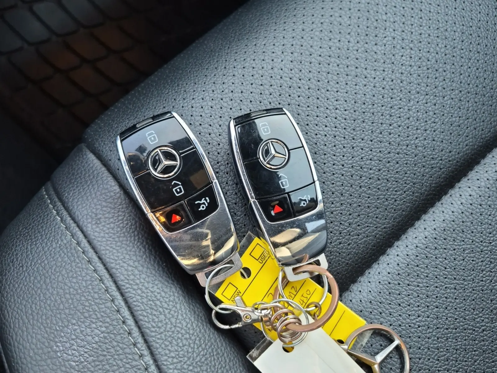 Keys/Fobs/Manual Photo
