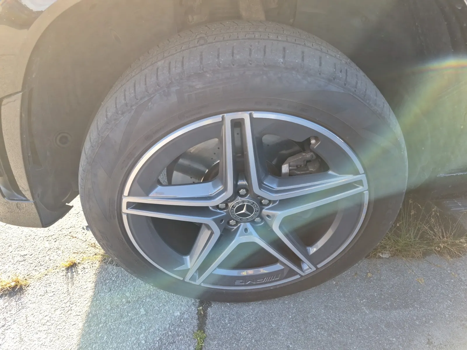 Front driver wheel/tire photo