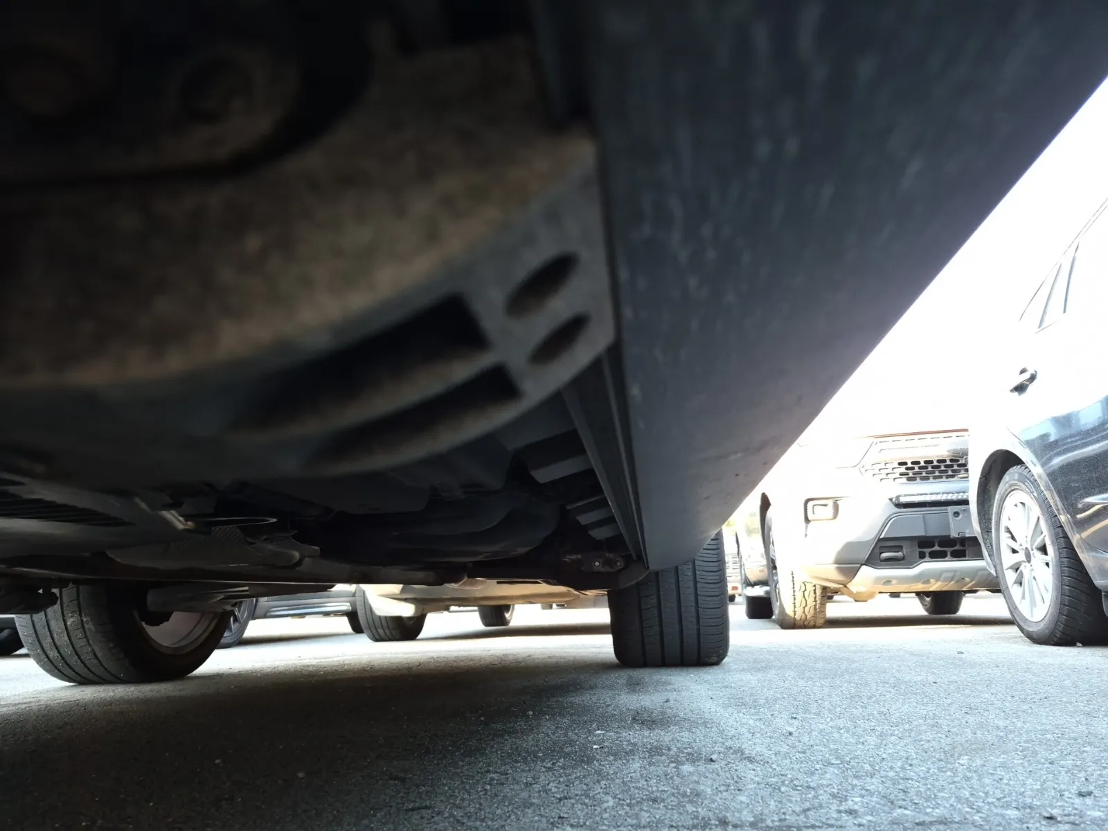 Undercarriage - Driver Photo