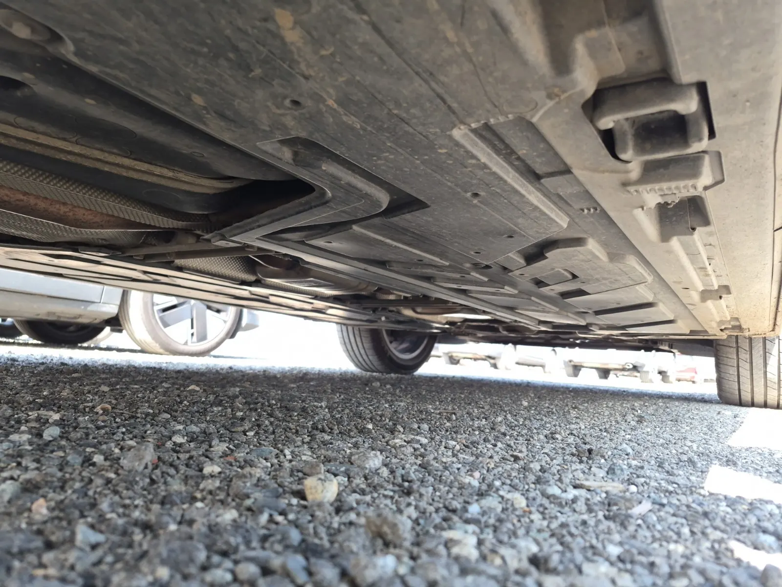 Undercarriage - Passenger Photo
