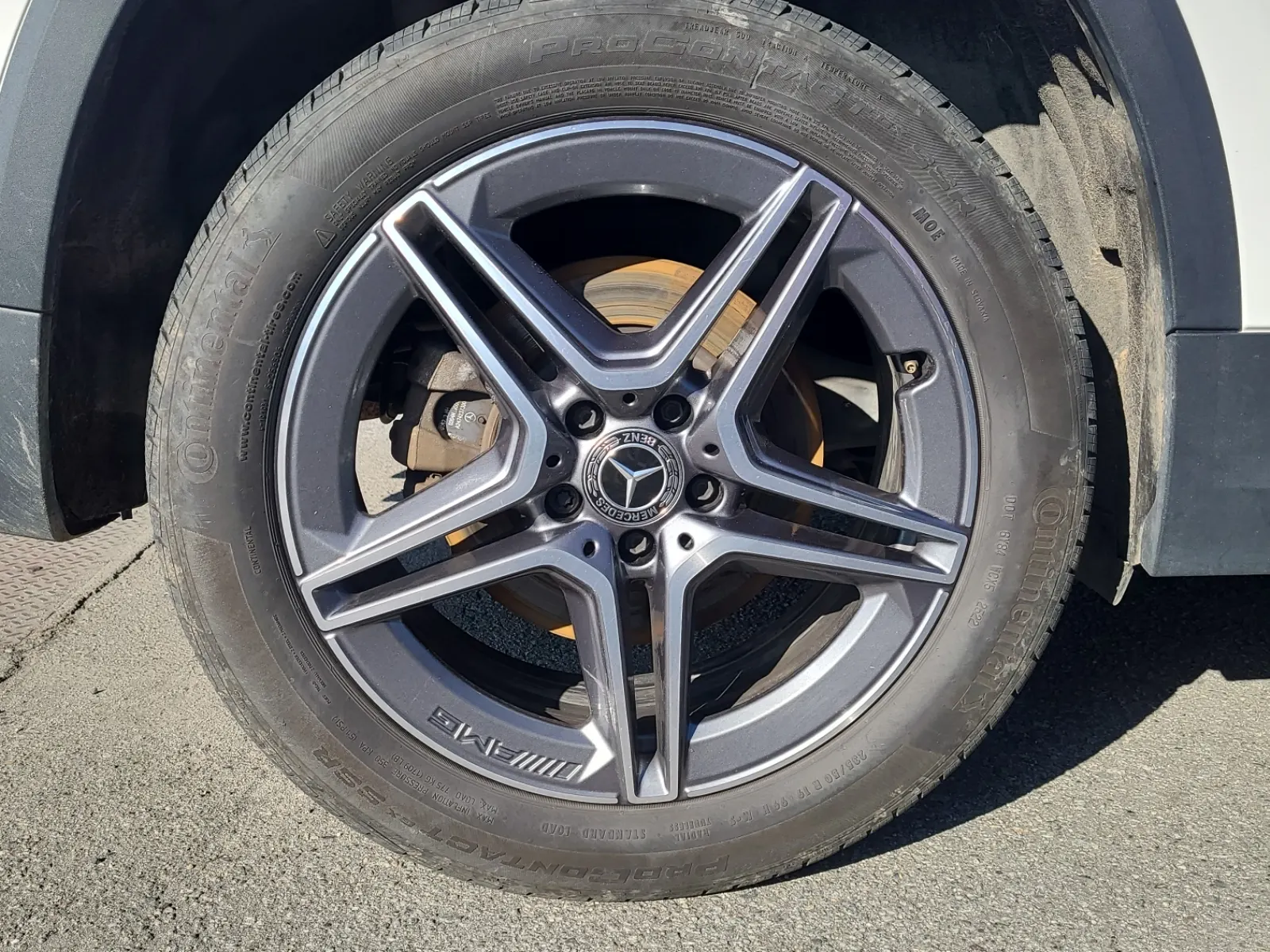 Right Rear Wheel/Tire Photo
