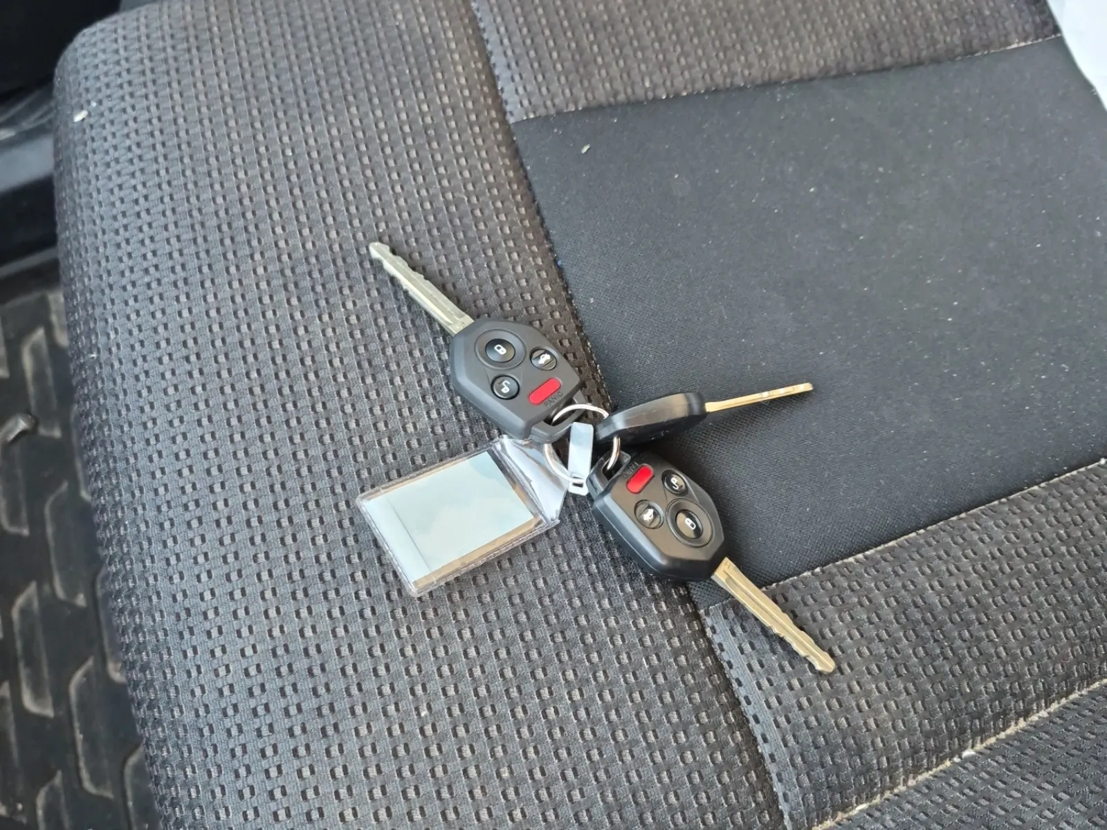 Keys/Fobs/Manual Photo