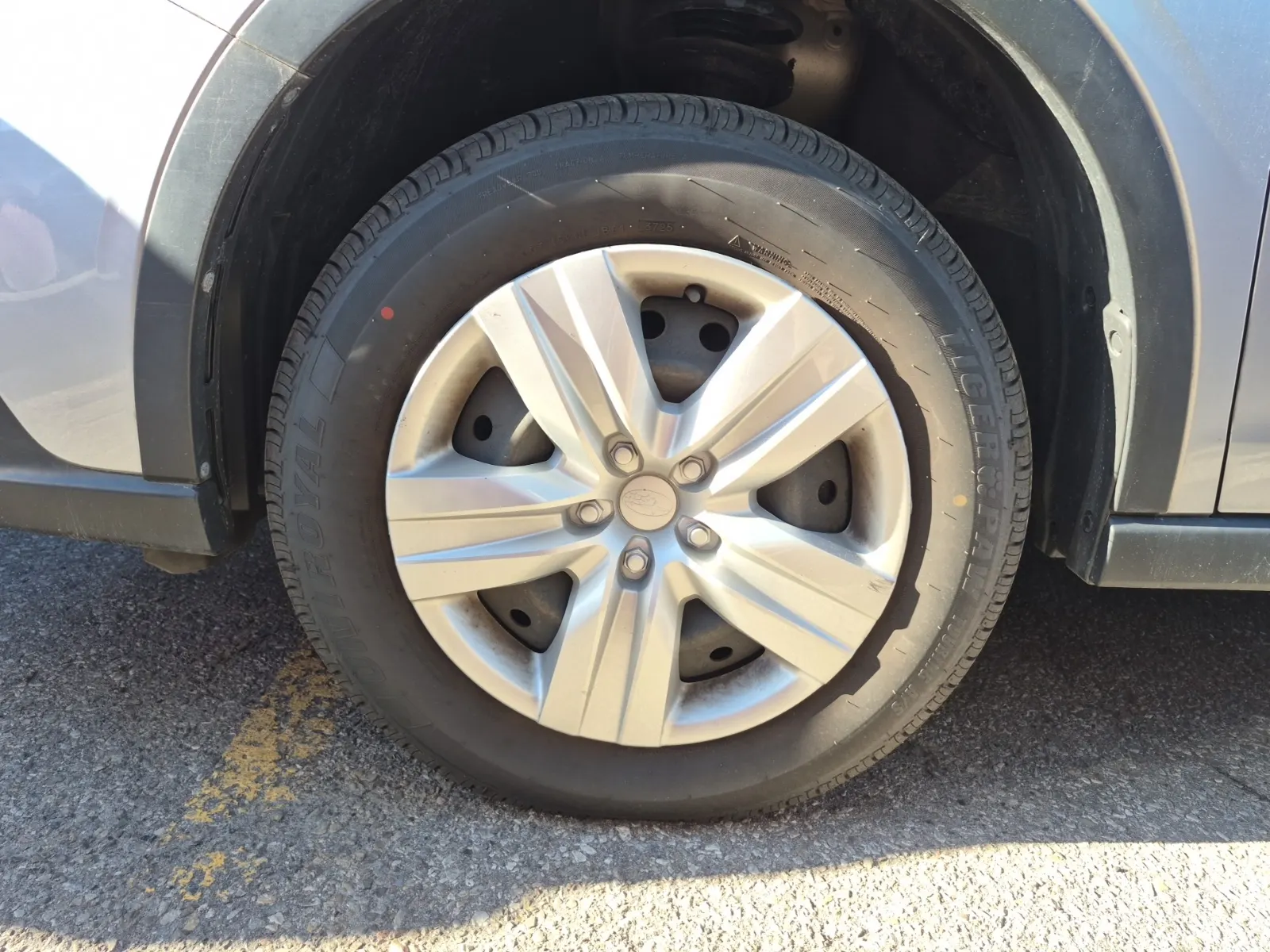 Front driver wheel/tire photo