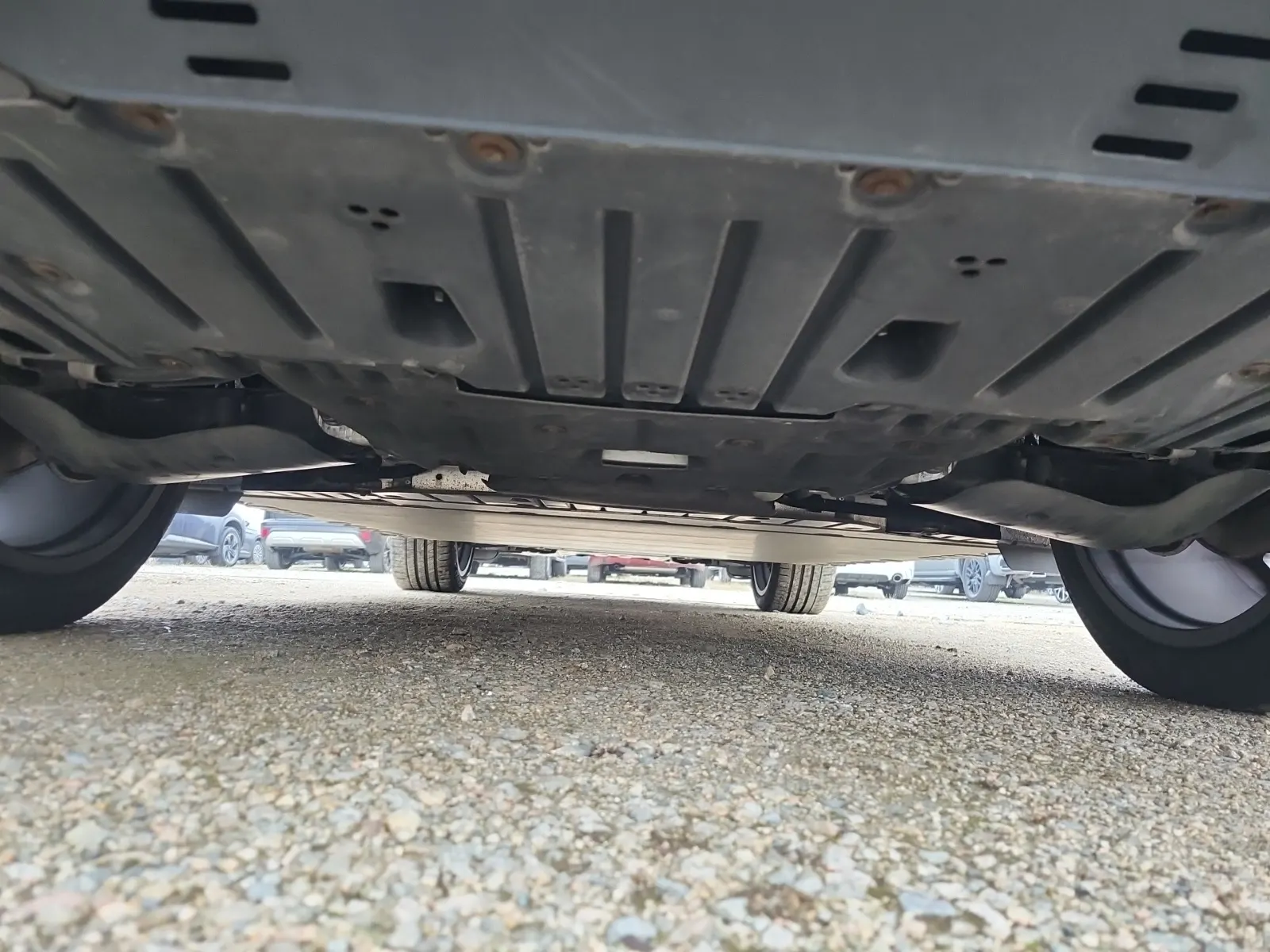 Undercarriage - Rear Photo