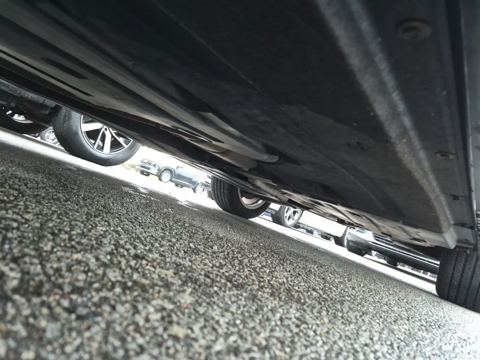 Undercarriage - Driver Photo
