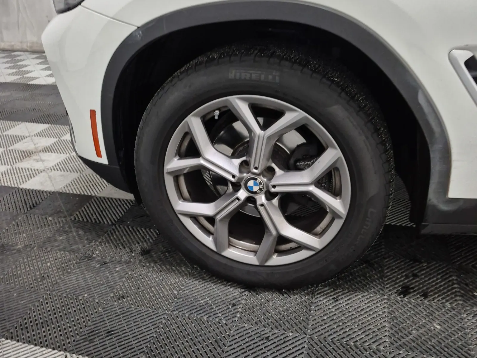 Front driver wheel/tire photo