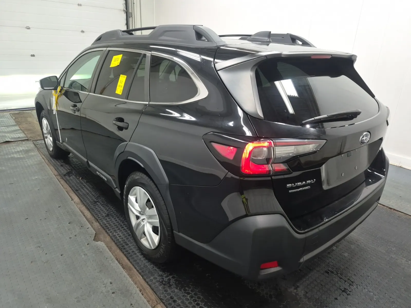 Driver Rear 3/4 Photo