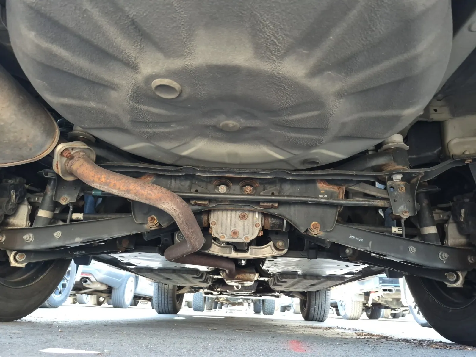 Undercarriage - Rear Photo