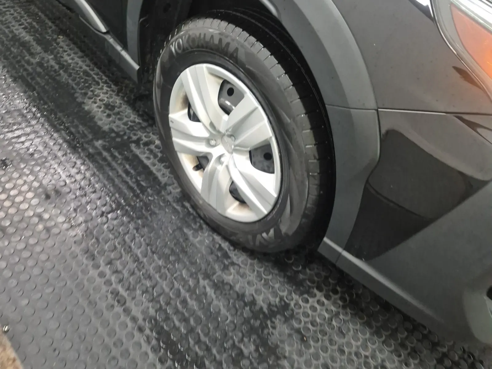 Right Front Wheel/Tire Photo