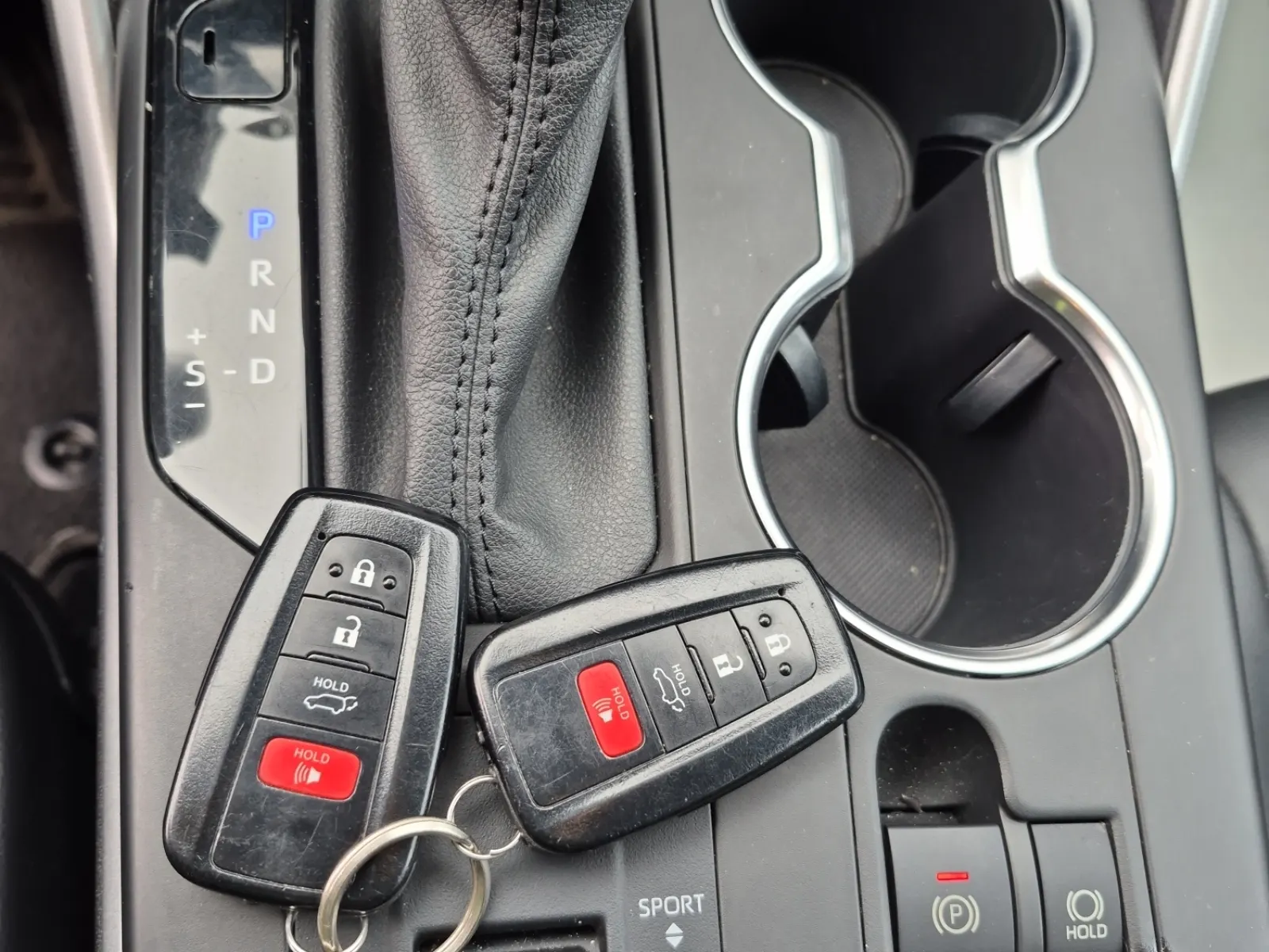Keys/Fobs/Manual Photo