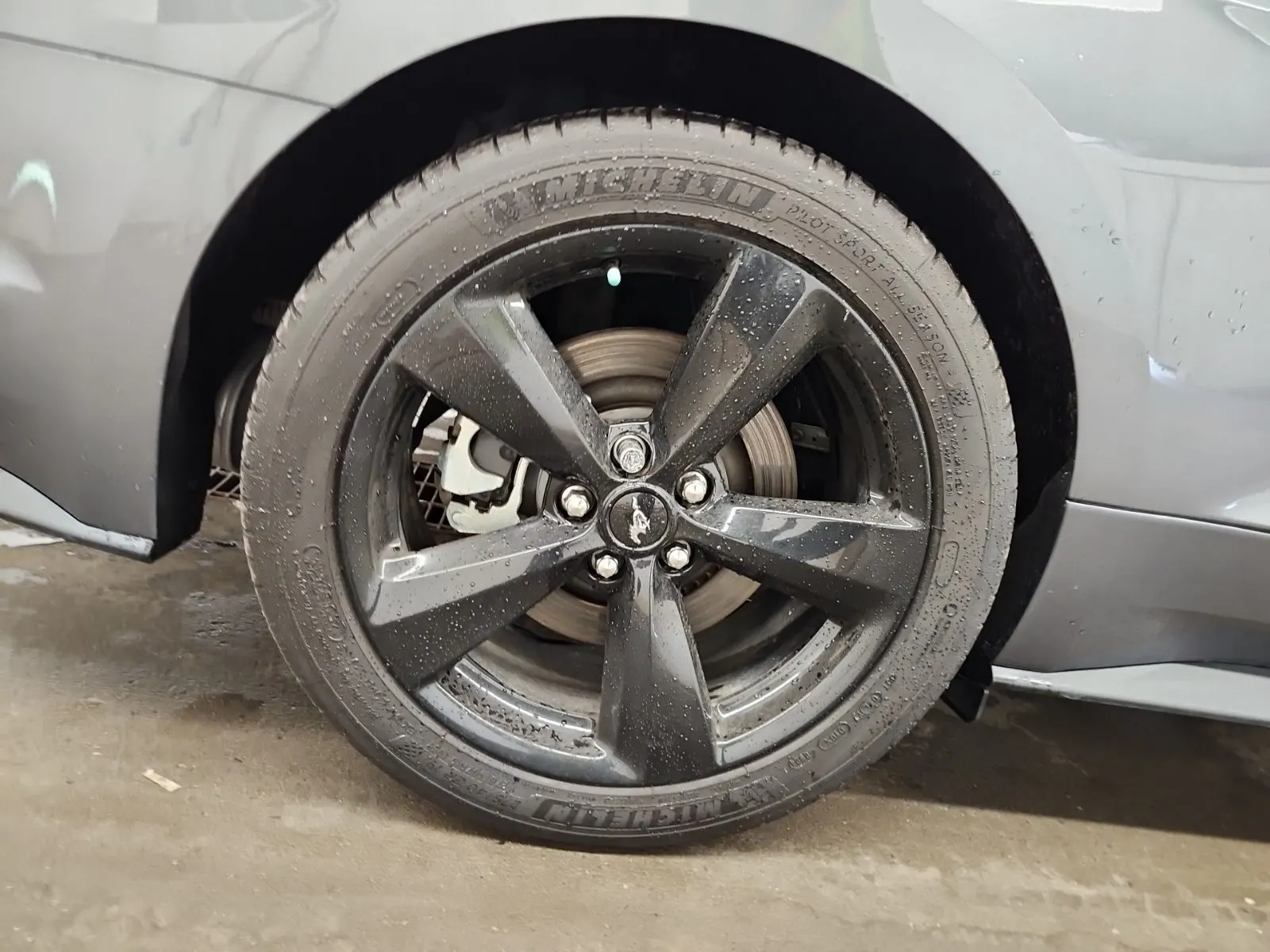 Right Rear Wheel/Tire Photo