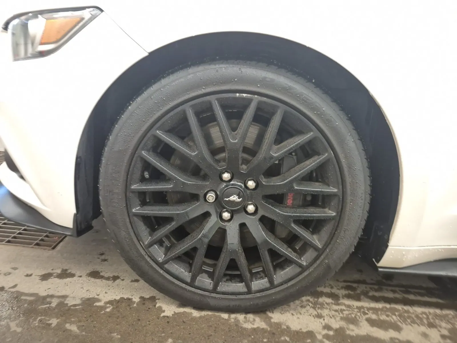 Front driver wheel/tire photo