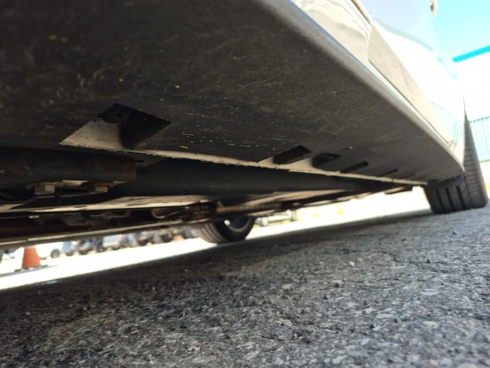 Undercarriage - Driver Photo