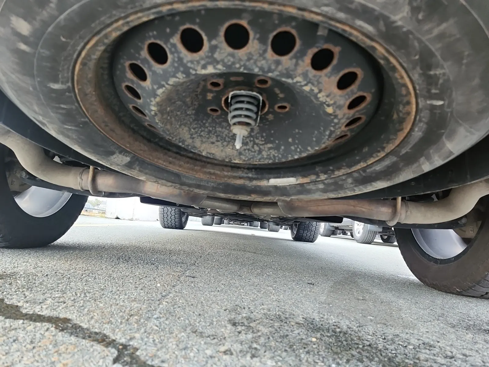 Undercarriage - Rear Photo