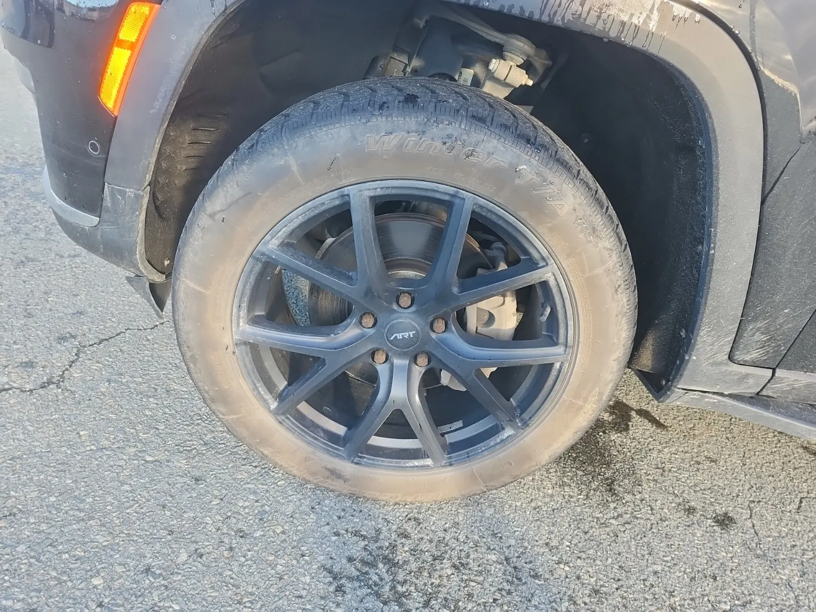Front driver wheel/tire photo