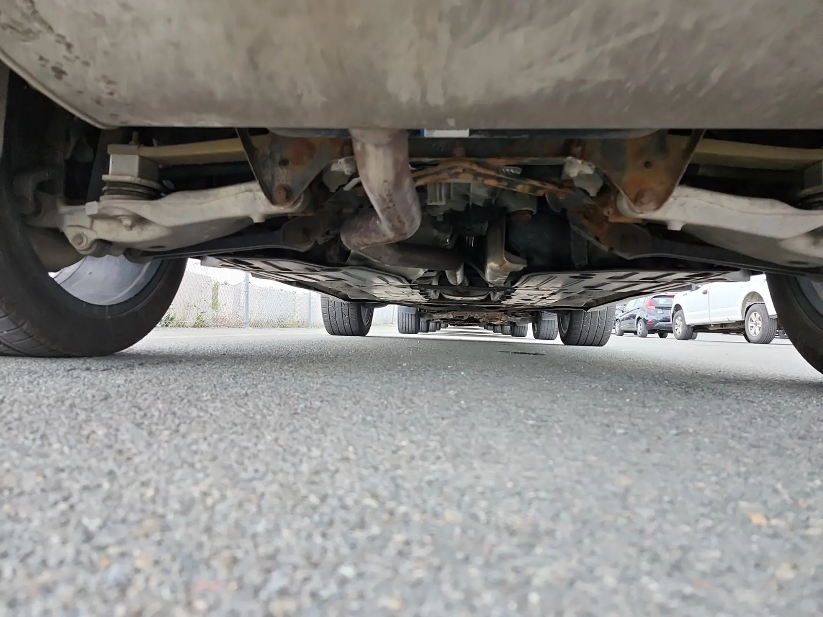 Undercarriage - Rear Photo