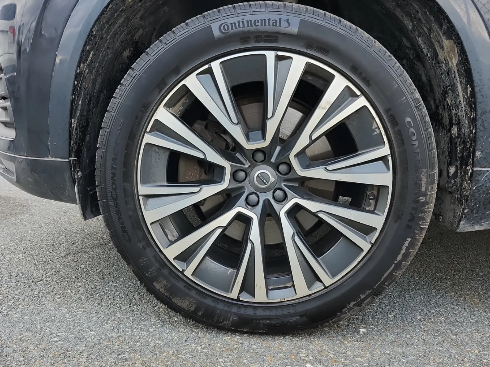 Front driver wheel/tire photo