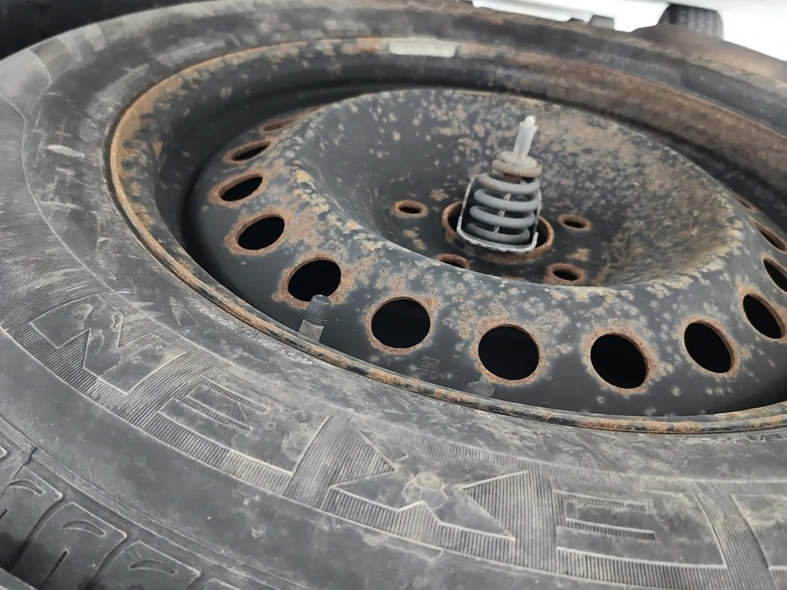 Spare Tire & Wheel Photo