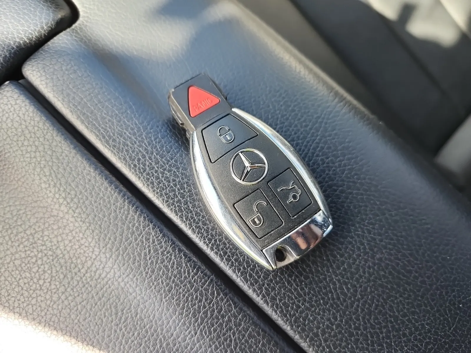 Keys/Fobs/Manual Photo