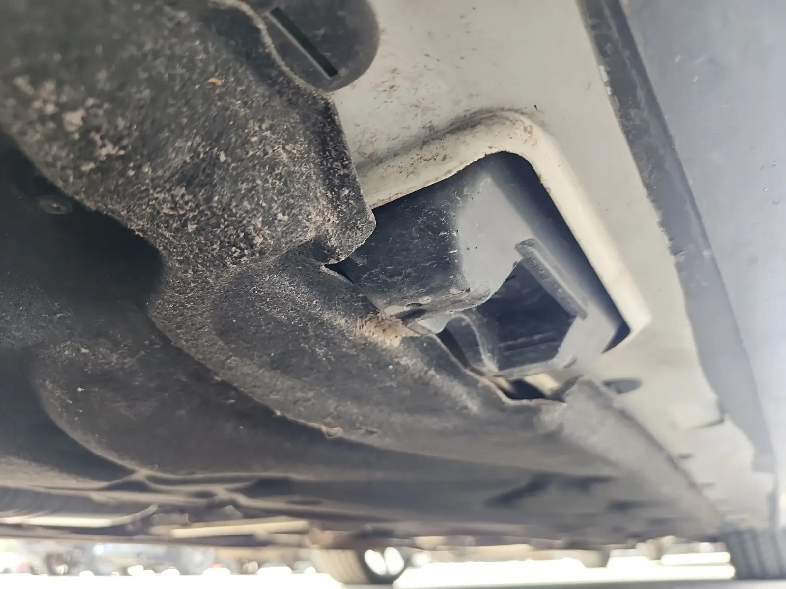 Undercarriage - Passenger Photo