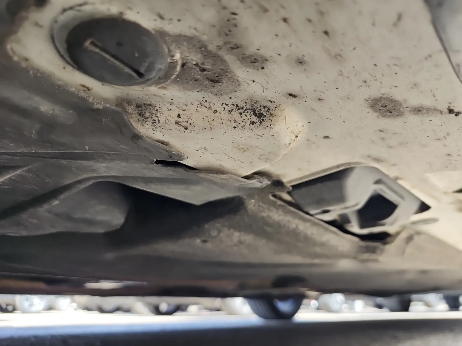 Undercarriage - Driver Photo