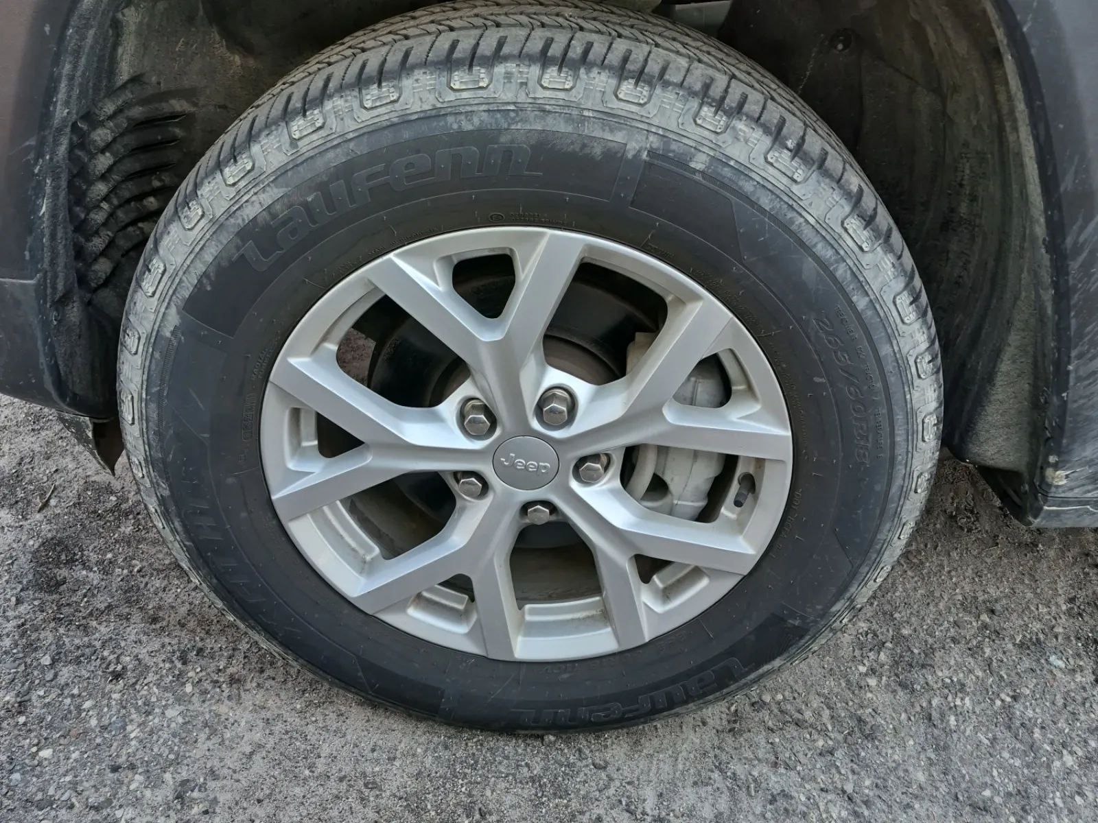 Front driver wheel/tire photo