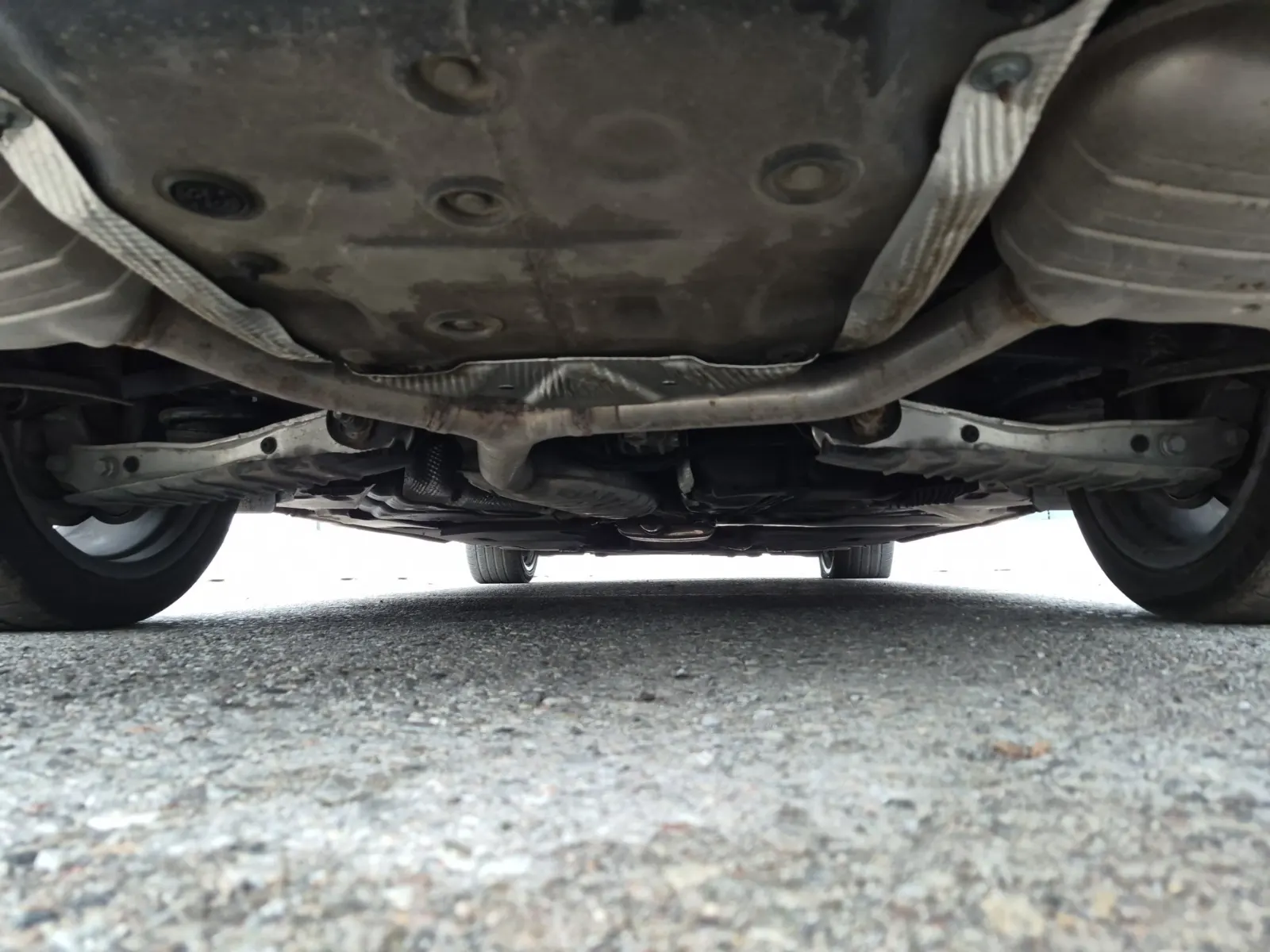 Undercarriage - Rear Photo