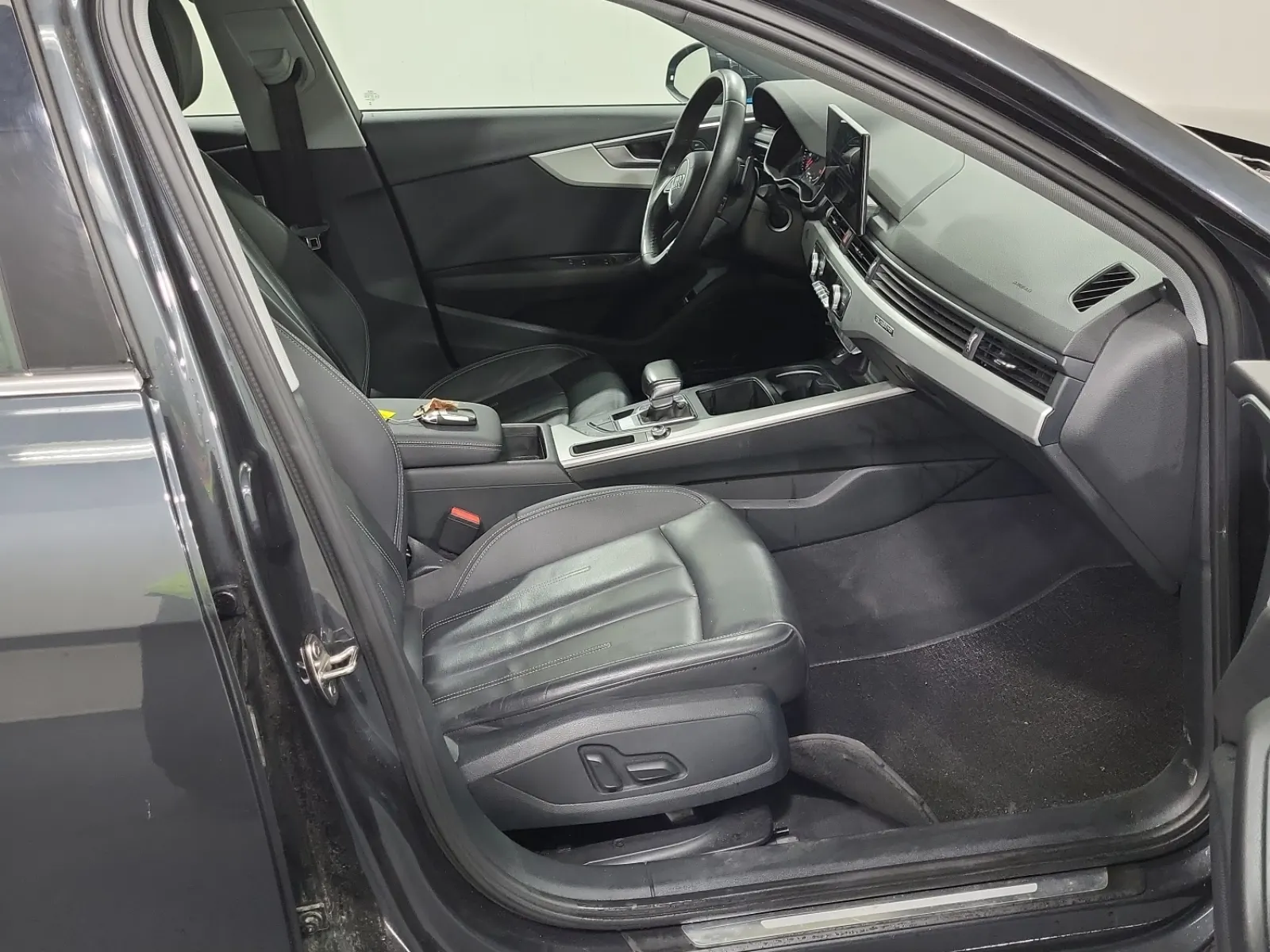 Right Side Interior Photo