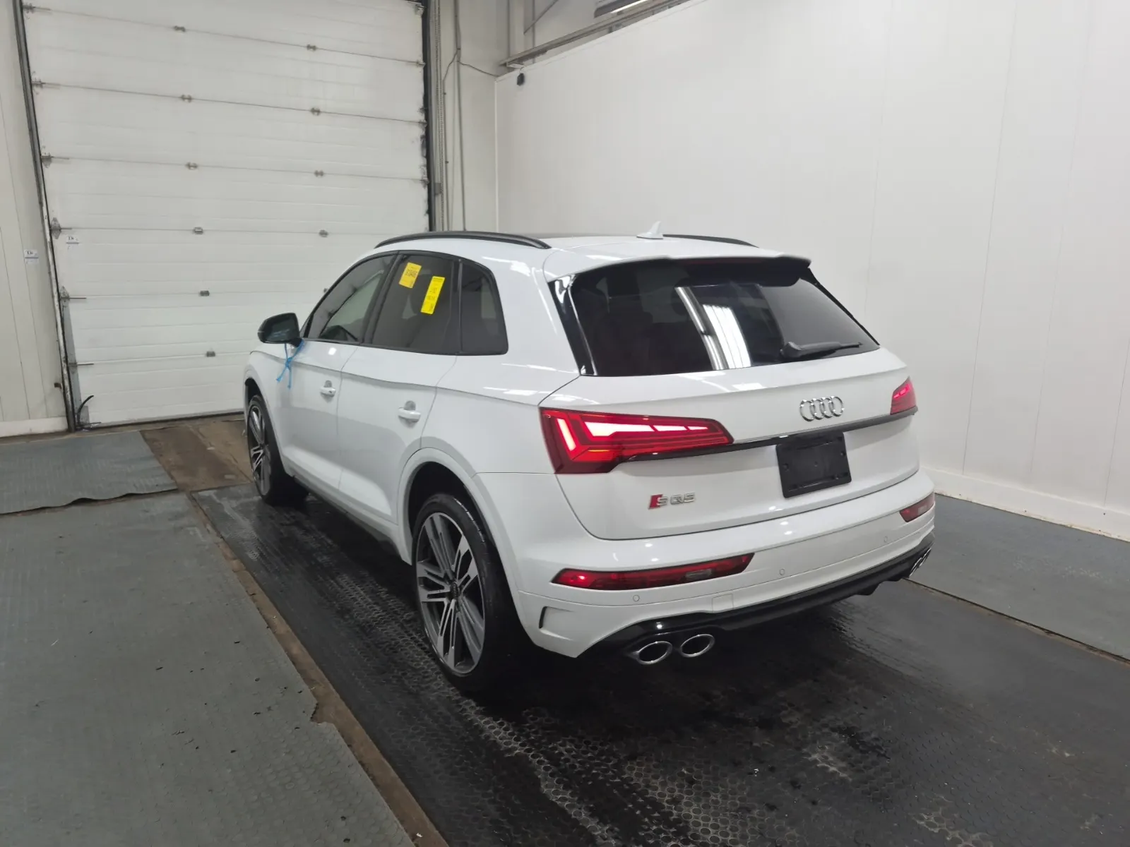 Driver Rear 3/4 Photo