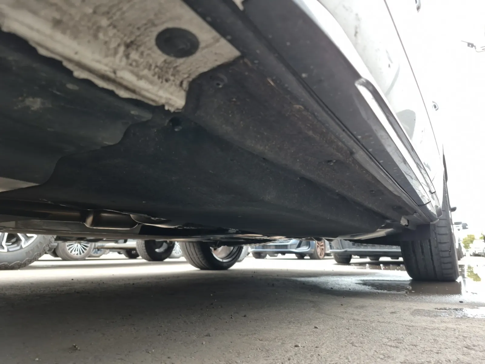 Undercarriage - Driver Photo