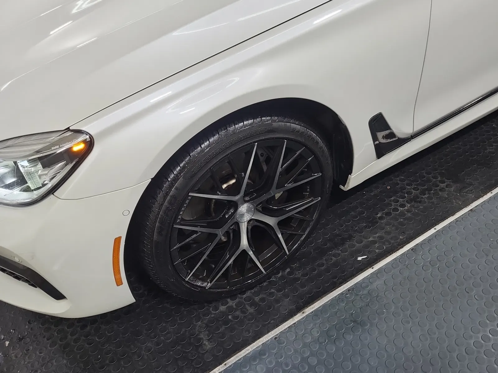 Front driver wheel/tire photo