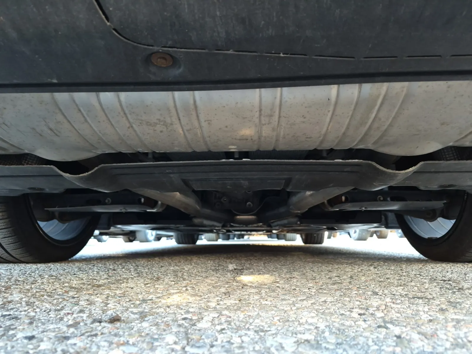 Undercarriage - Rear Photo