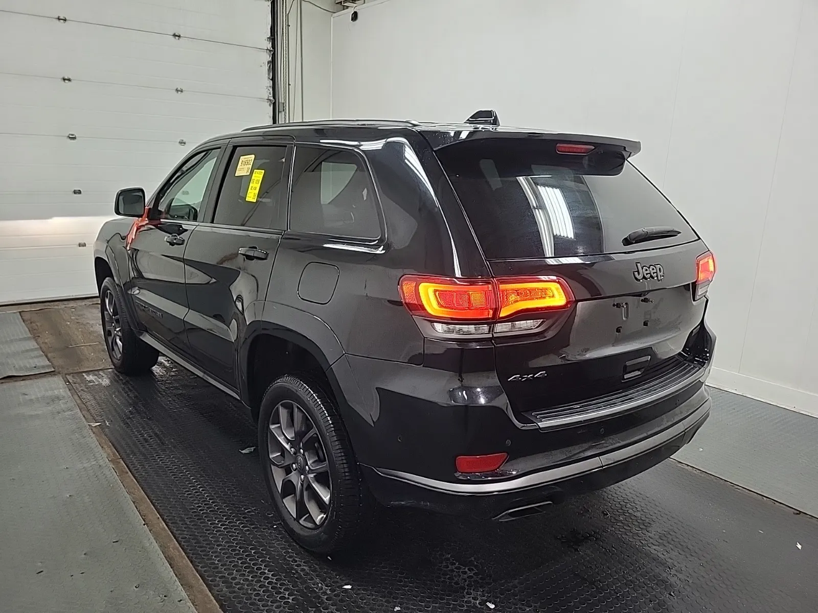 Driver Rear 3/4 Photo