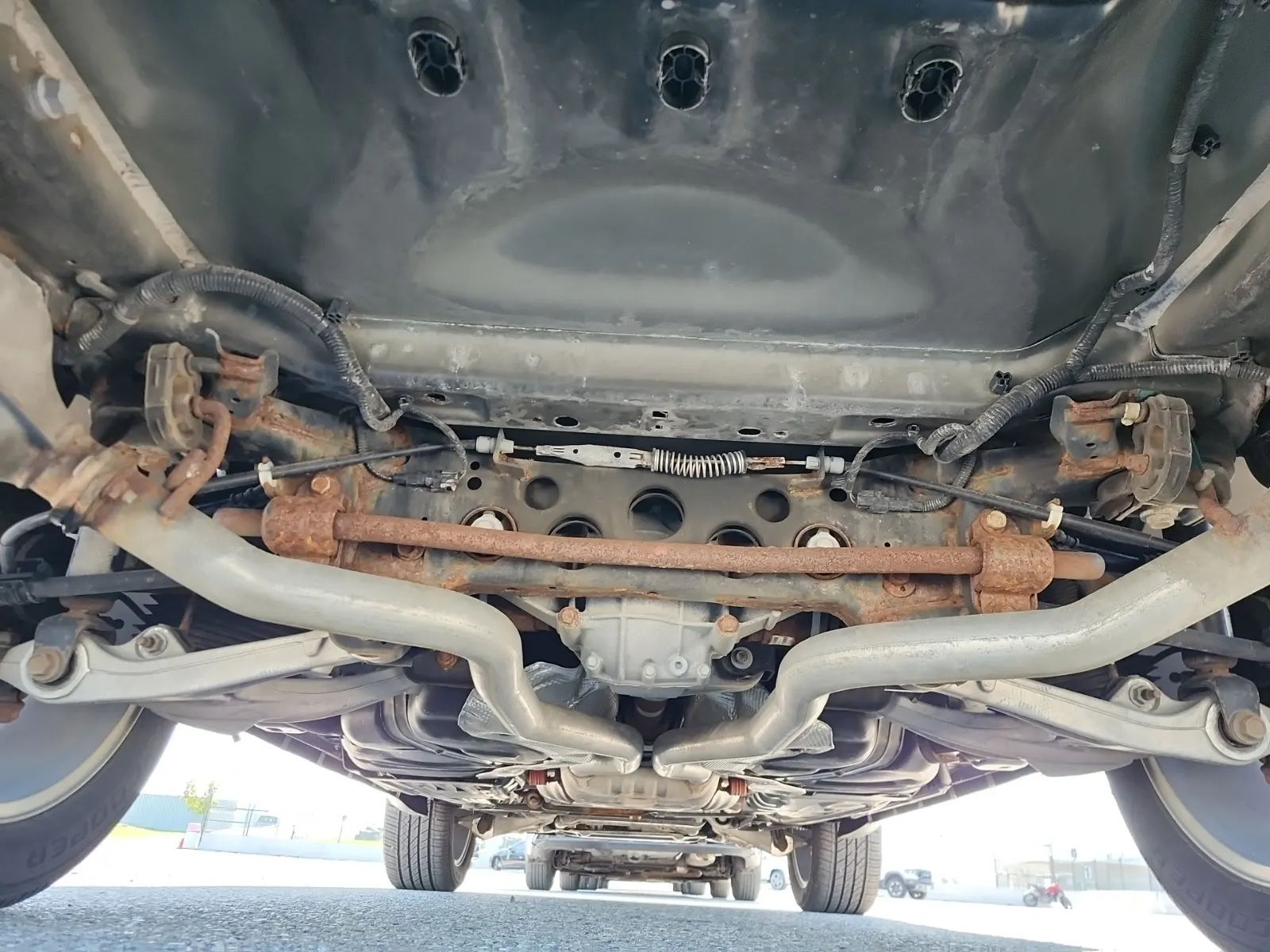 Undercarriage - Rear Photo