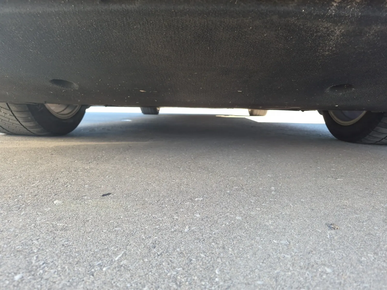 Undercarriage - Rear Photo