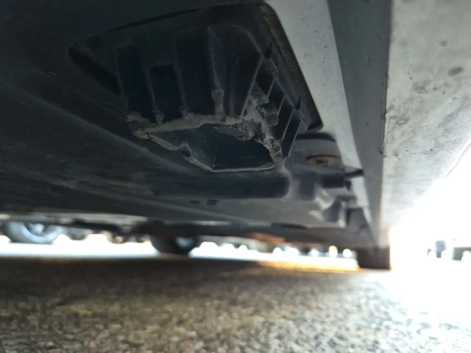 Undercarriage - Passenger Photo
