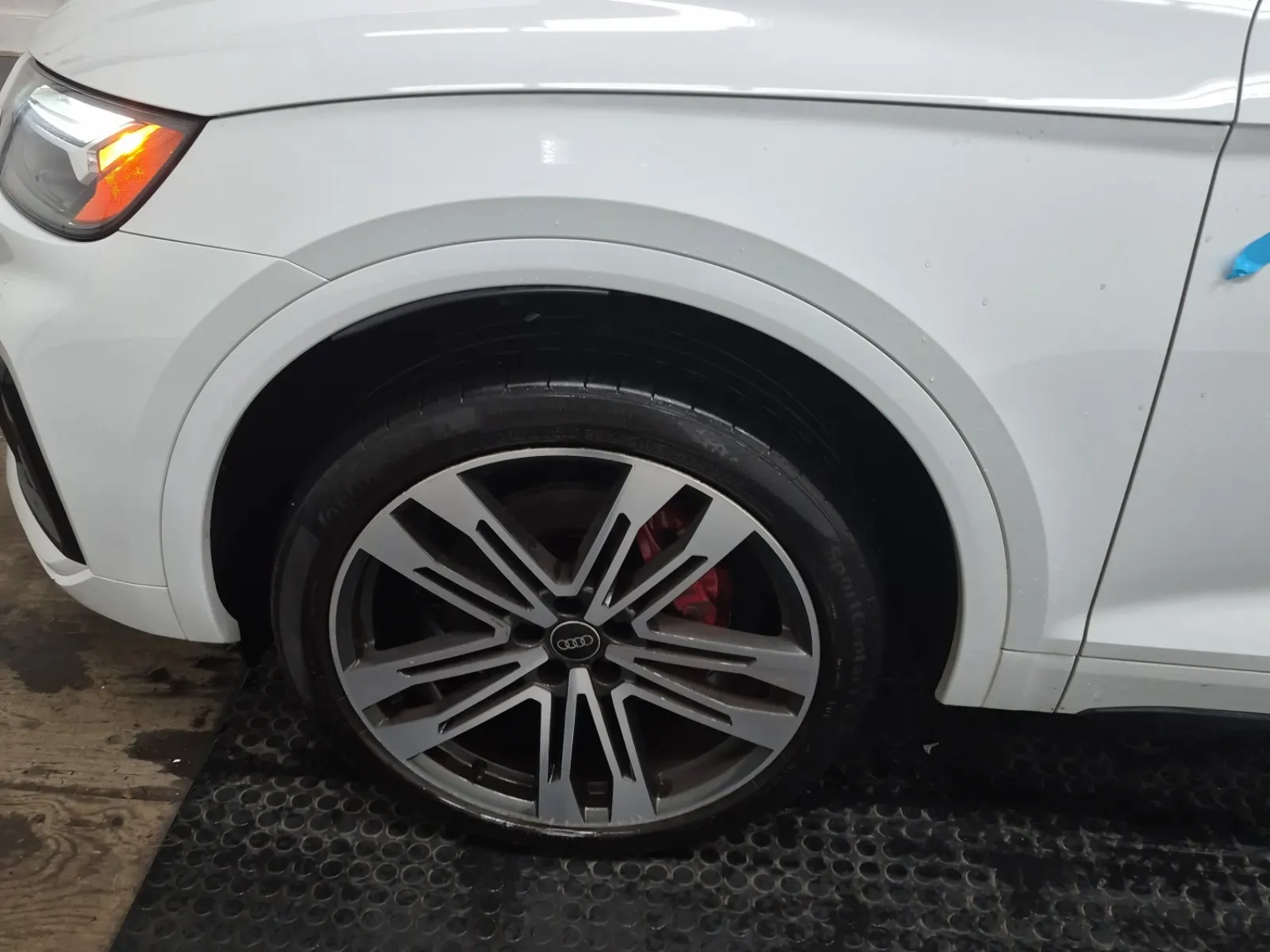 Front driver wheel/tire photo