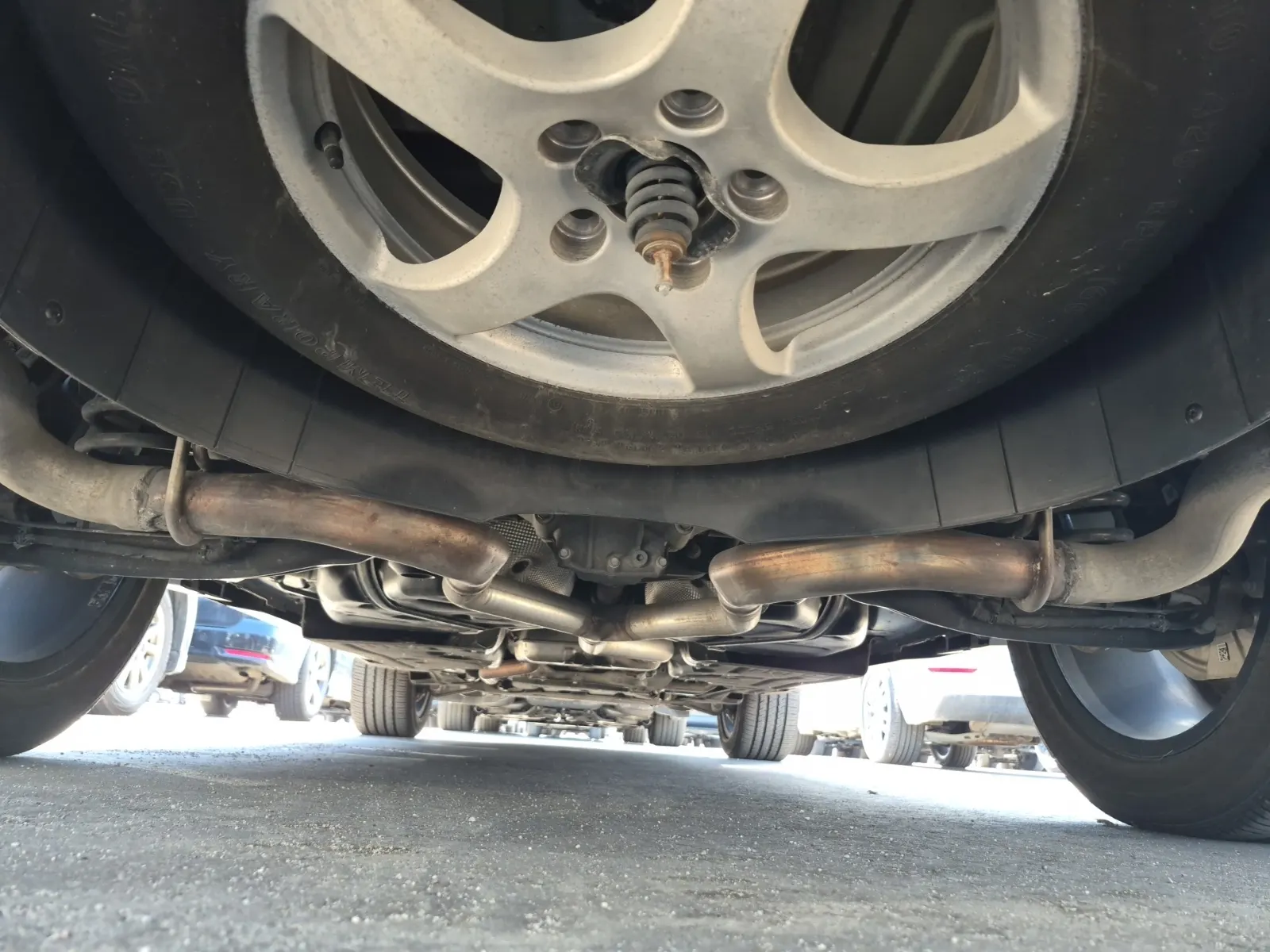 Undercarriage - Rear Photo