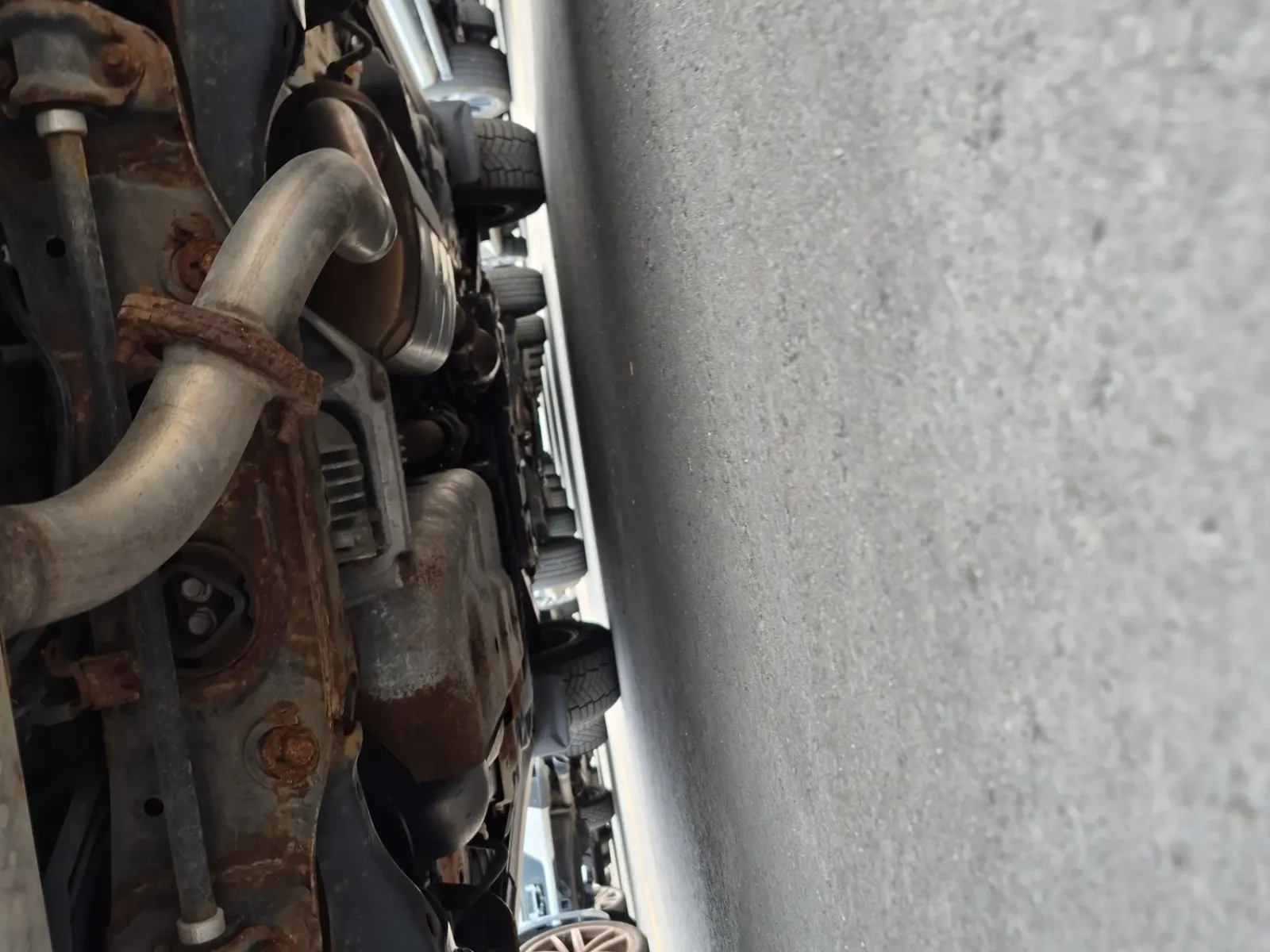 Undercarriage - Rear Photo