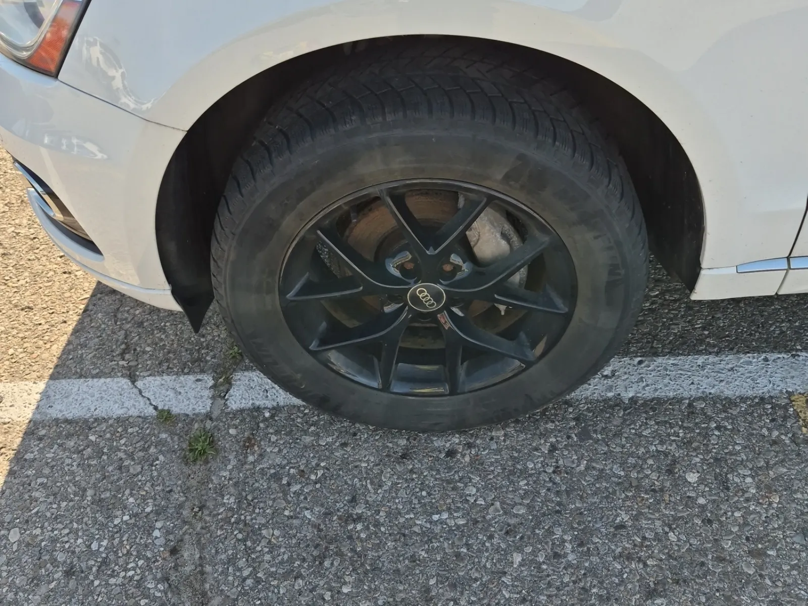 Front driver wheel/tire photo