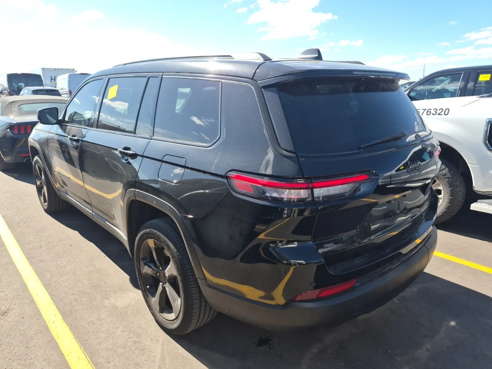 Driver Rear 3/4 Photo