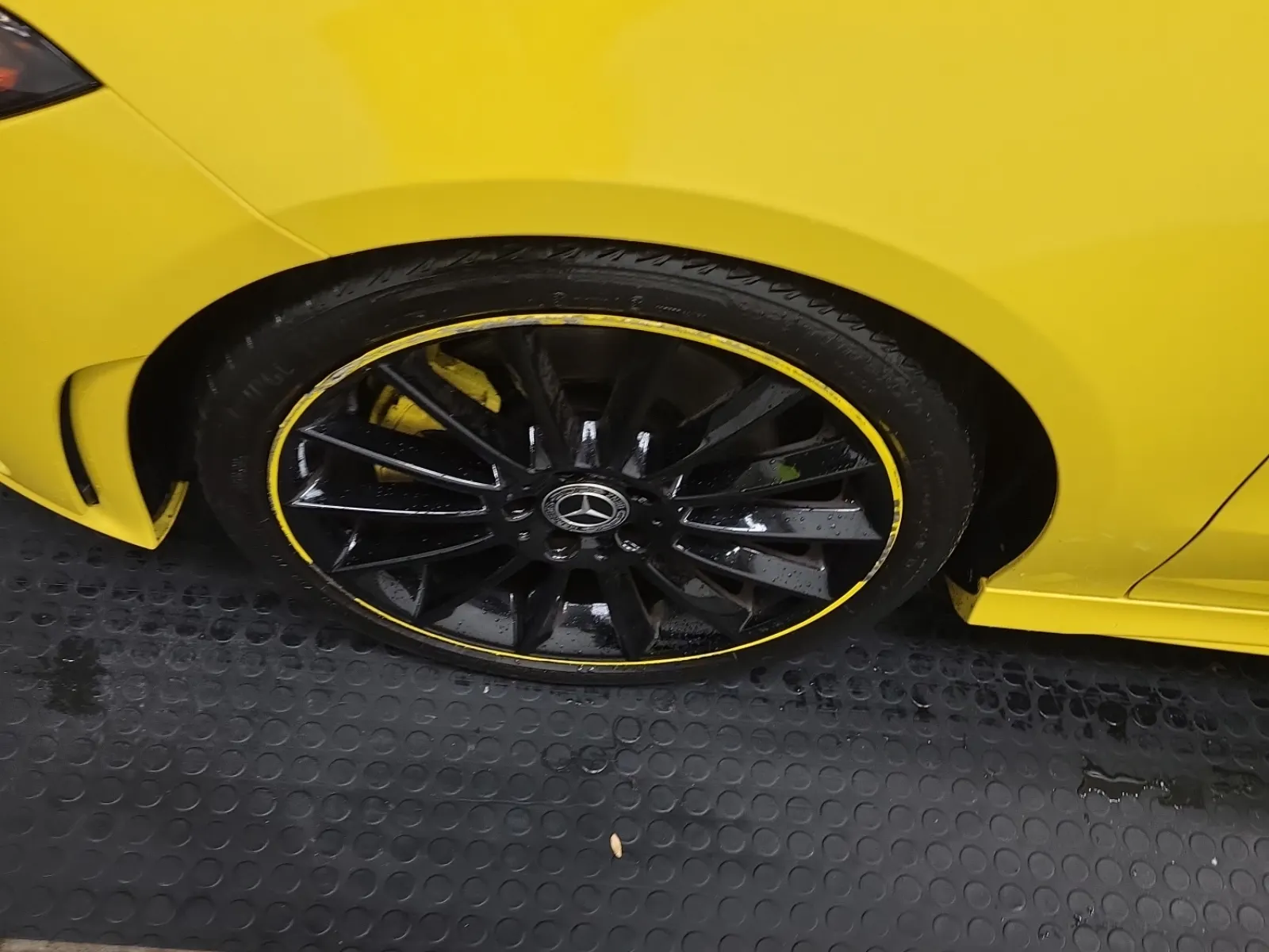 Front driver wheel/tire photo