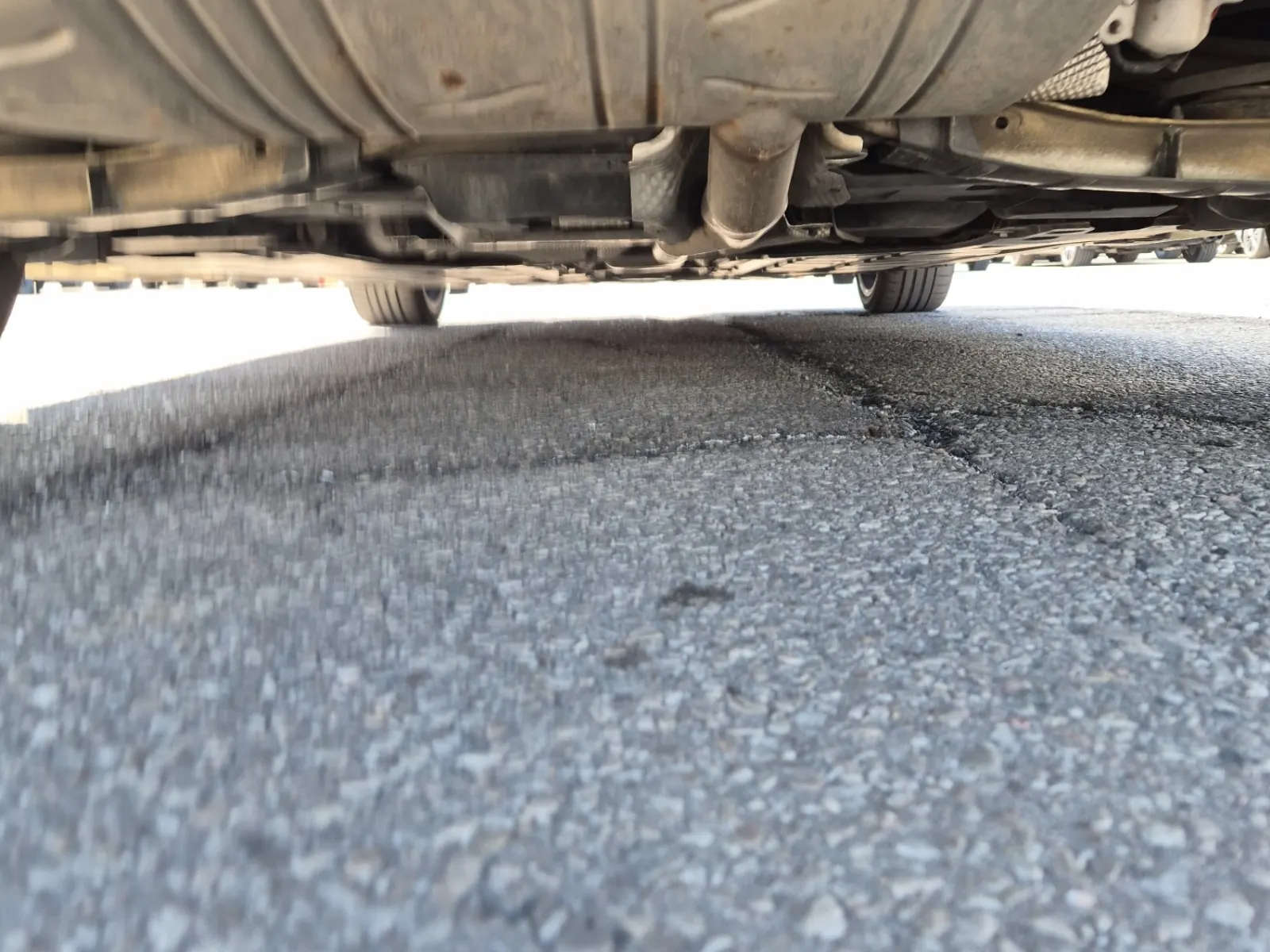 Undercarriage - Rear Photo
