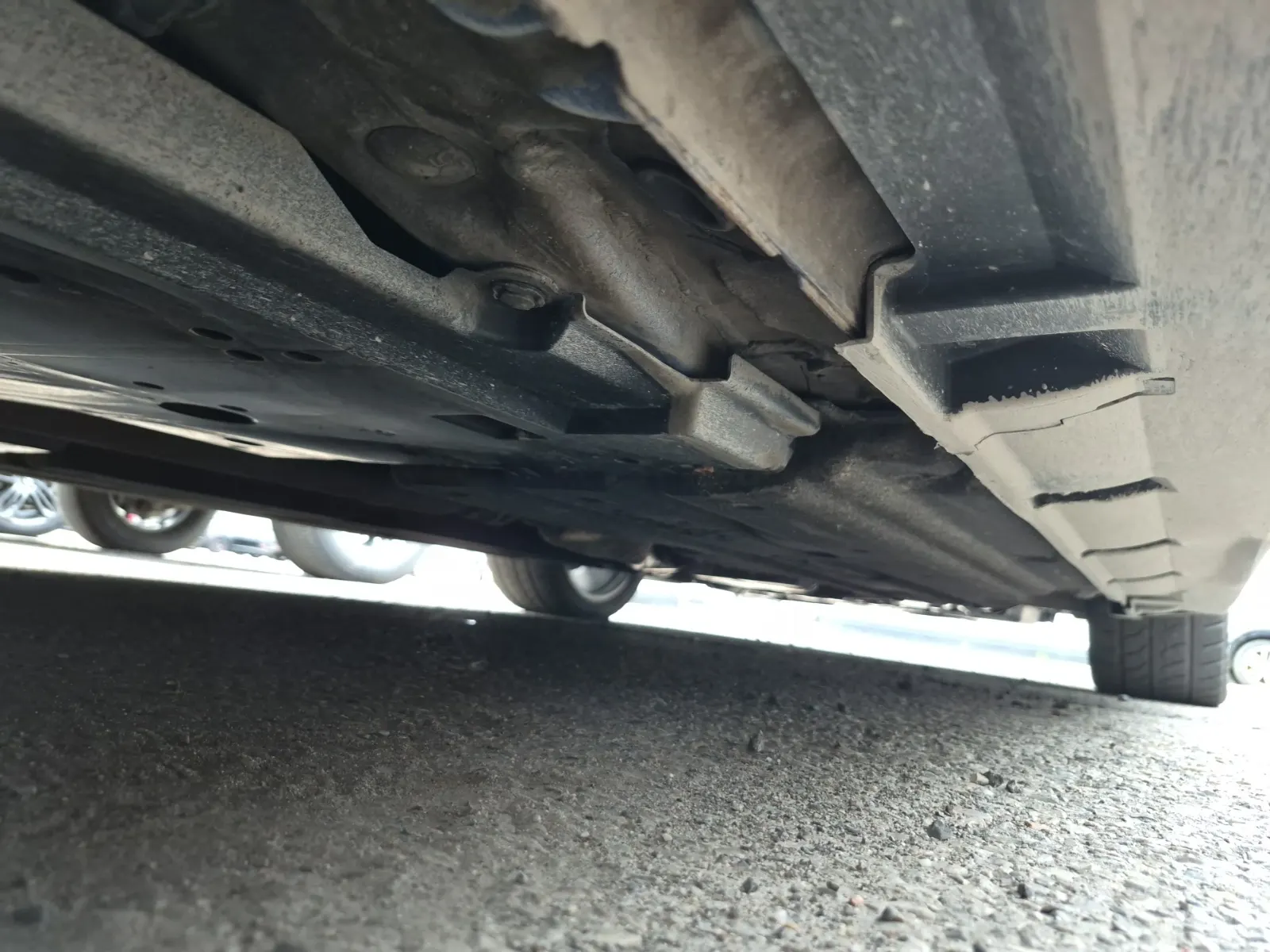 Undercarriage - Passenger Photo