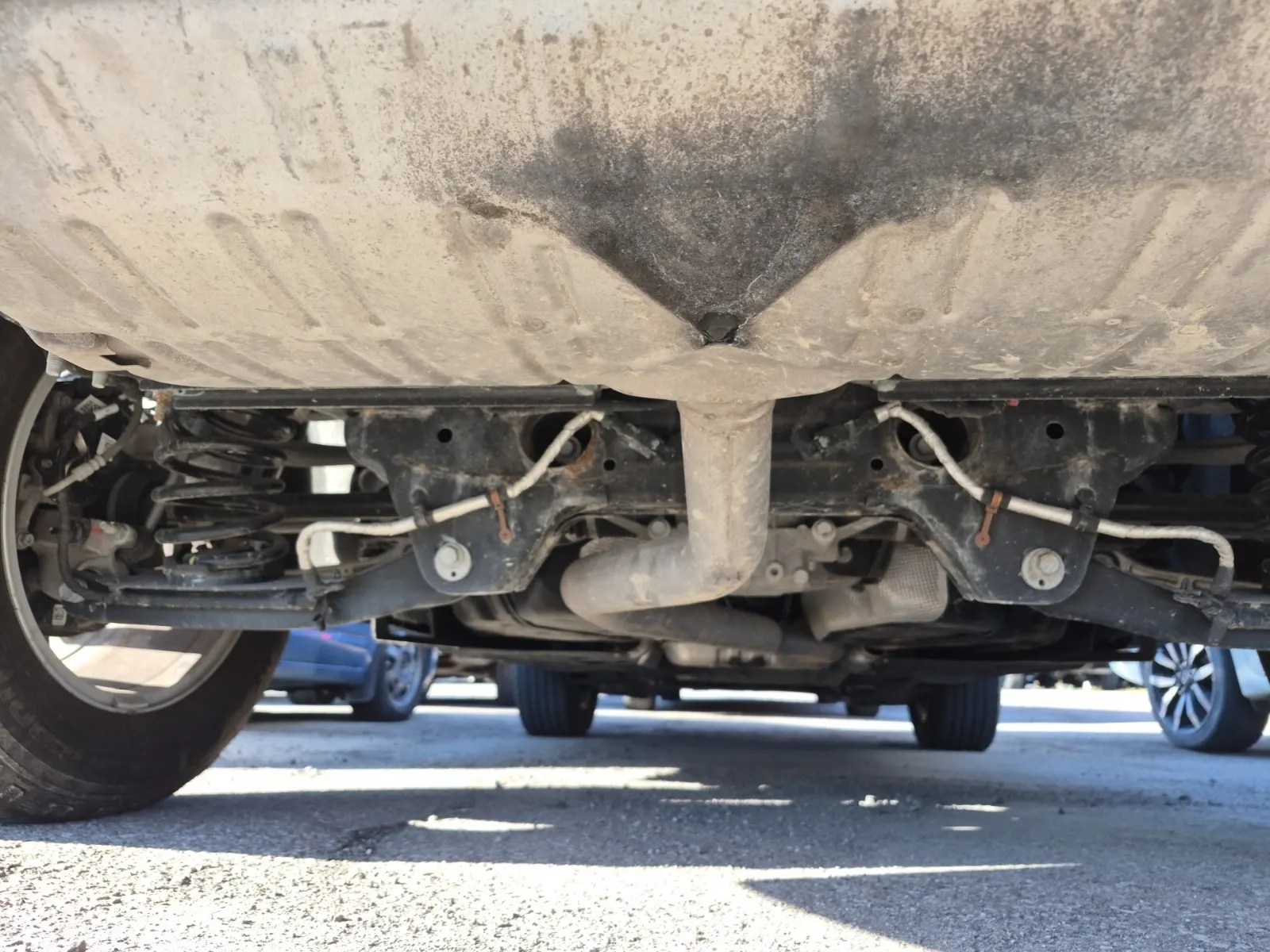 Undercarriage - Rear Photo