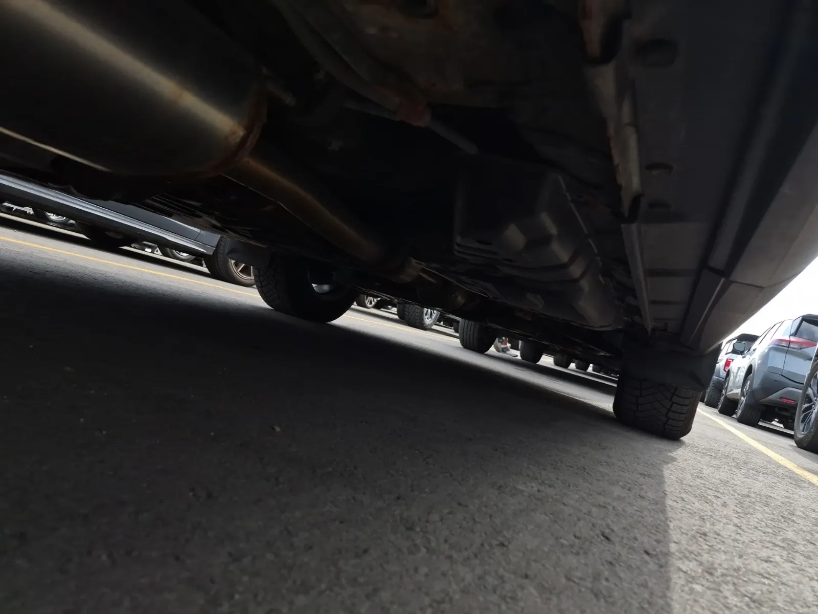 Undercarriage - Passenger Photo