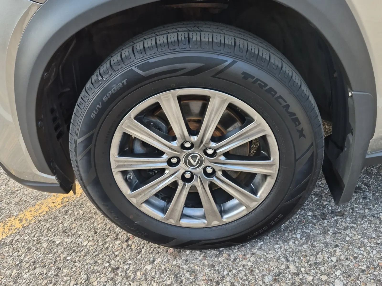Front driver wheel/tire photo