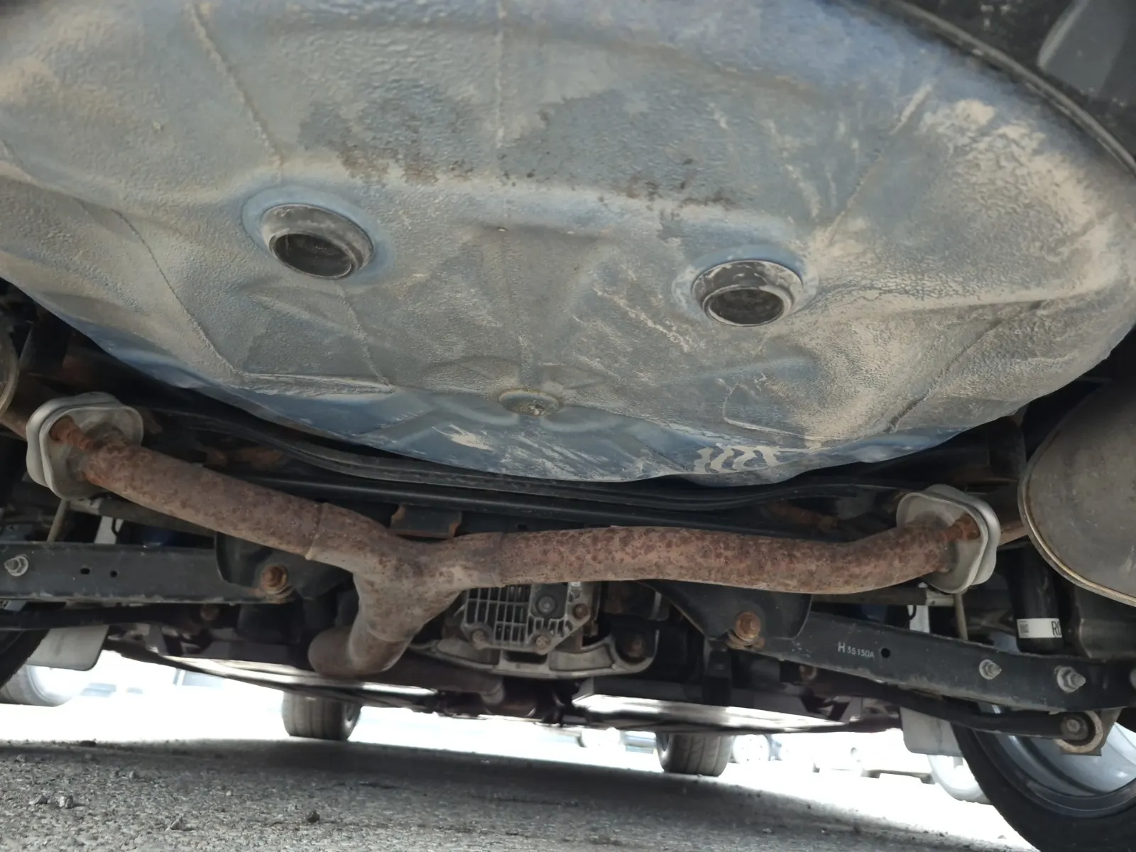 Undercarriage - Rear Photo