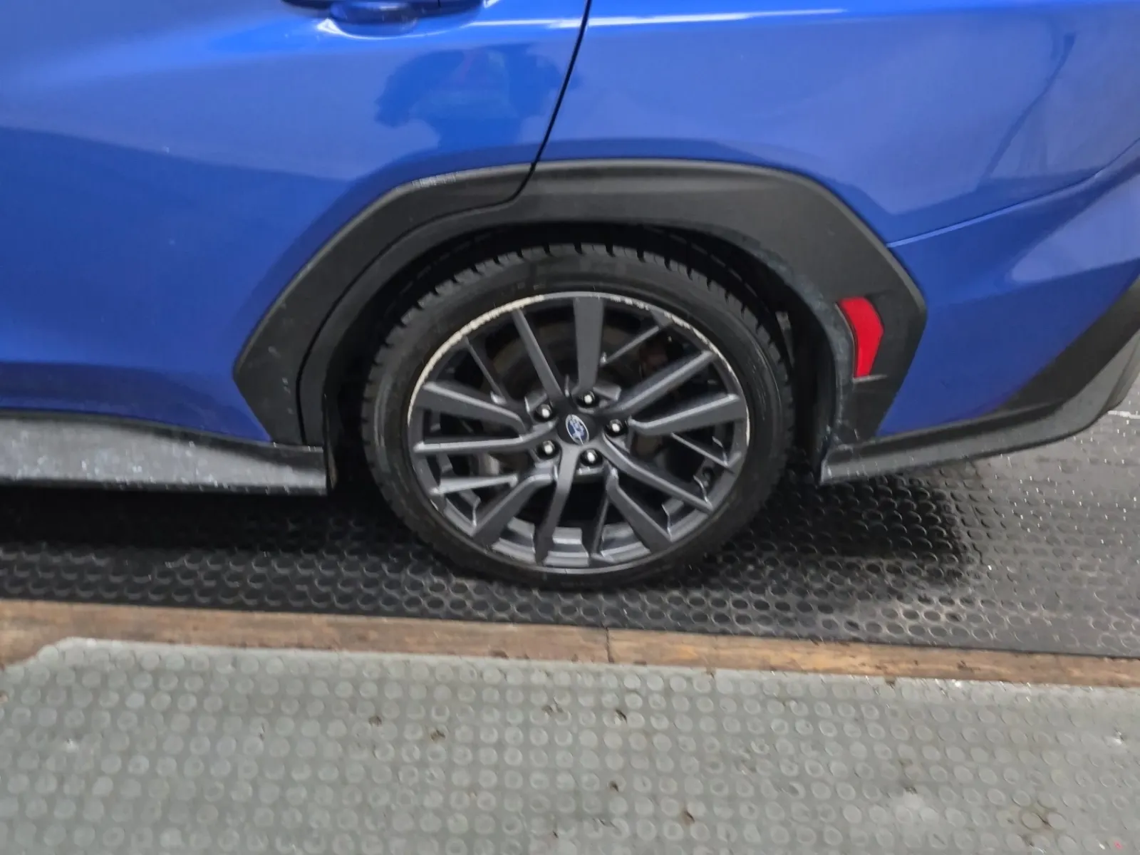 Left Rear Wheel/Tire Photo
