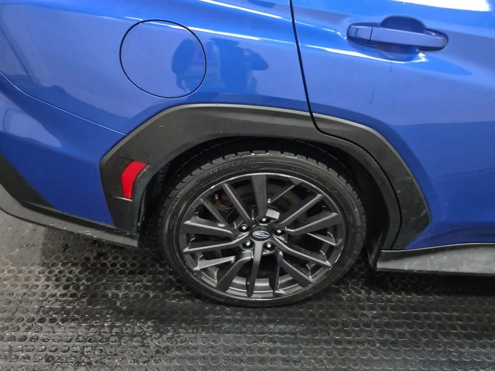 Right Rear Wheel/Tire Photo